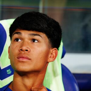 PSG provoke Barcelona with message during Dro presentation: We love you here