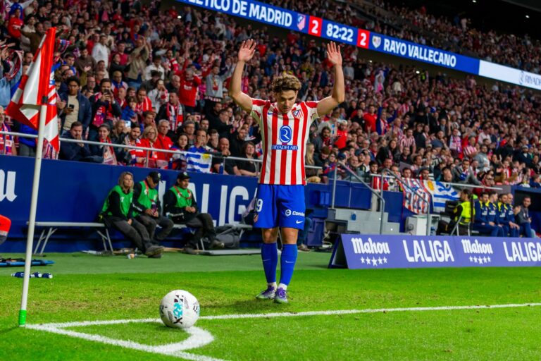 Julian Alvarez stands over a corner for Atletico Madrid
