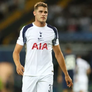 Thomas Frank sweating on Micky van de Ven availability against Manchester City