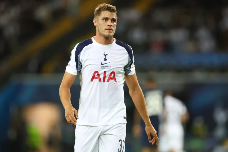 Tottenham defender Micky van de Ven