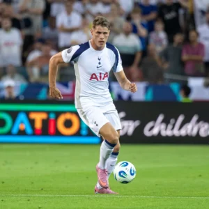 Thomas Frank issues hands-off warning to European giants amid Micky van de Ven rumours