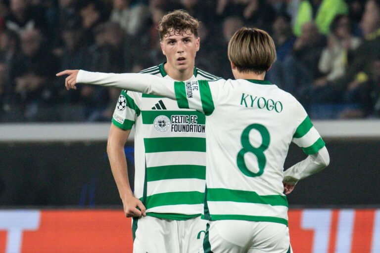 Bergamo, Italy. 23 October 2024. UEFA Champions League. Atalanta BC vs Celtic FC 0-0. Kyogo Furuhashi, Celtic, talking to the team-mate Arne Engels.