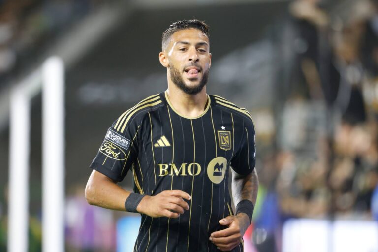 LAFC forward Denis Bouanga