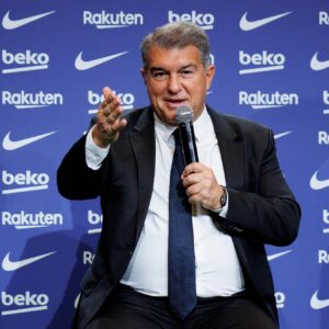 Joan Laporta makes election promise to Hansi Flick: He can stay at Barcelona as long as he wants