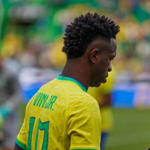 Flamengo plot ambitious Vinícius Júnior return in 2027