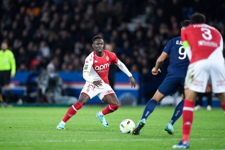 Folarin Balogun playing for AS Monaco against PSG