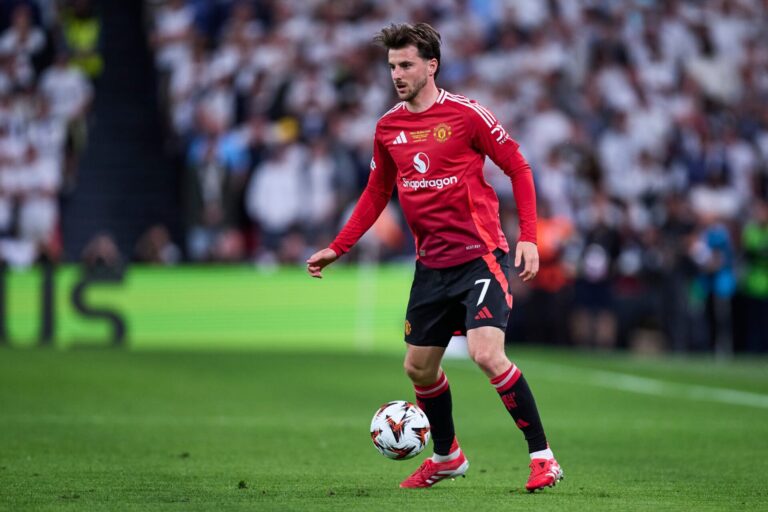 Mason Mount playing for Manchester United