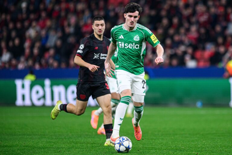 Tino Livramento, Ibrahim Maza - UEFA Champions League, match Bayer 04 Leverkusen vs Newcastle United at BayArena