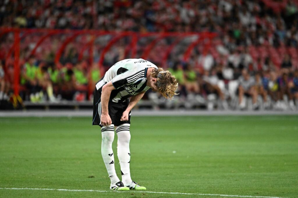 Newcastle forward Anthony Gordon injury problem