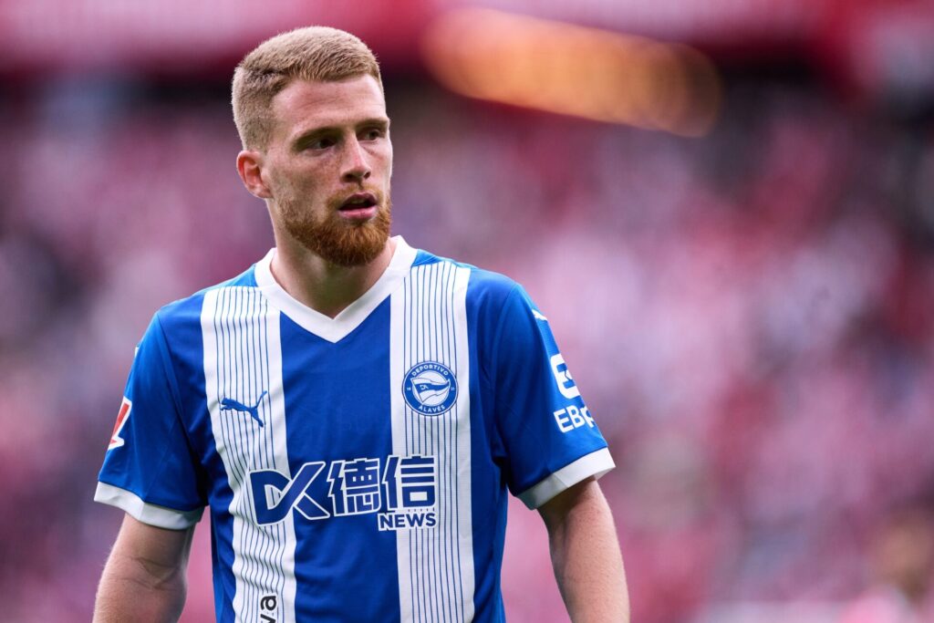 Carlos Vicente playing for Deportivo Alaves