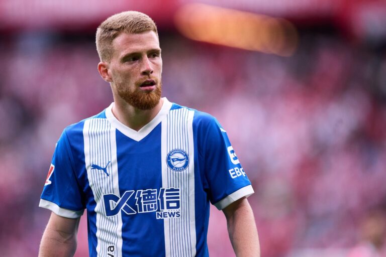 Carlos Vicente playing for Deportivo Alaves