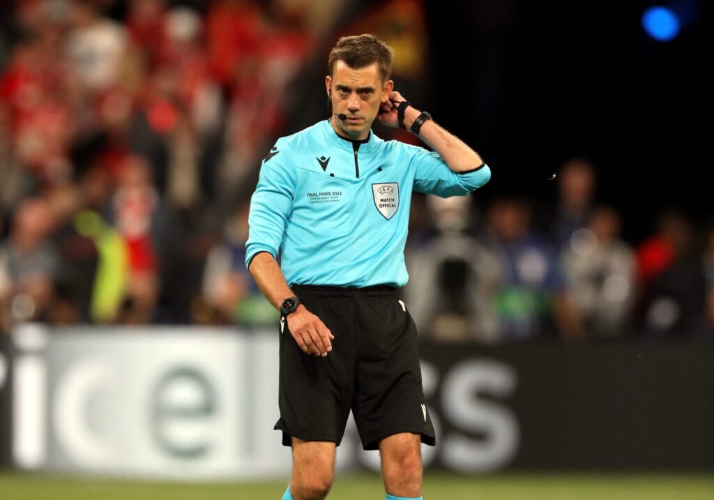 Referee Clement Turpin