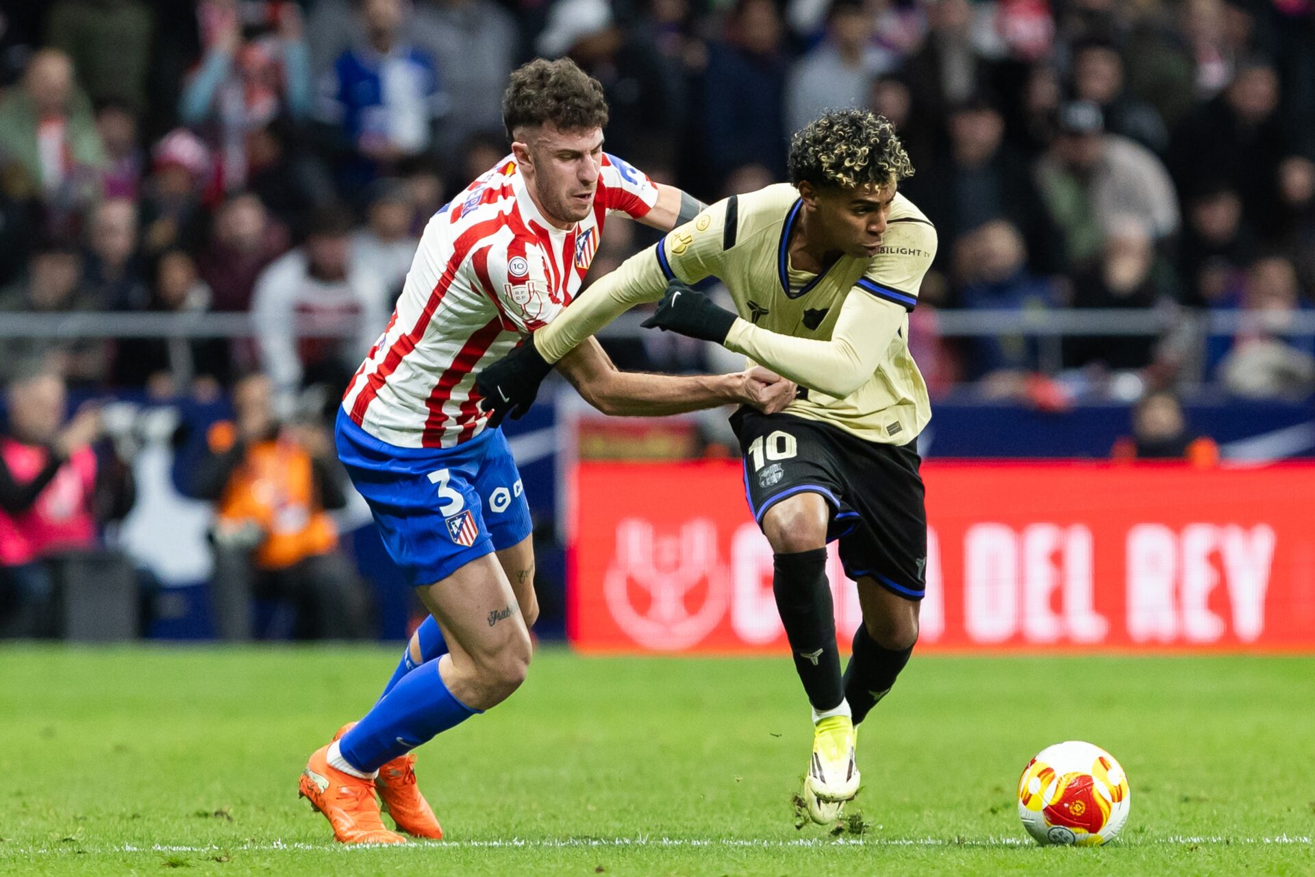 Ruggeri goes up against Lamine Yamal